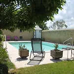 Doué's Mansion Couette-café 3*