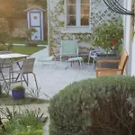 Doué's Mansion Couette-café