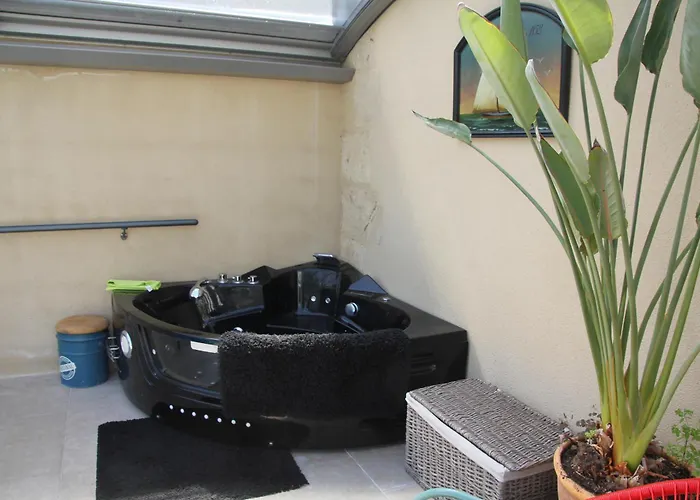 Doué's Mansion Couette-café